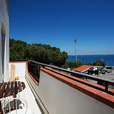 Bed & Breakfast La Finestra Sul Mare 3*
