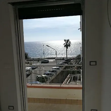 La Finestra Sul Mare Couette-café 3*